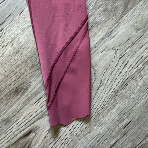 Lululemon Cropped Legging - Picture 4 of 6